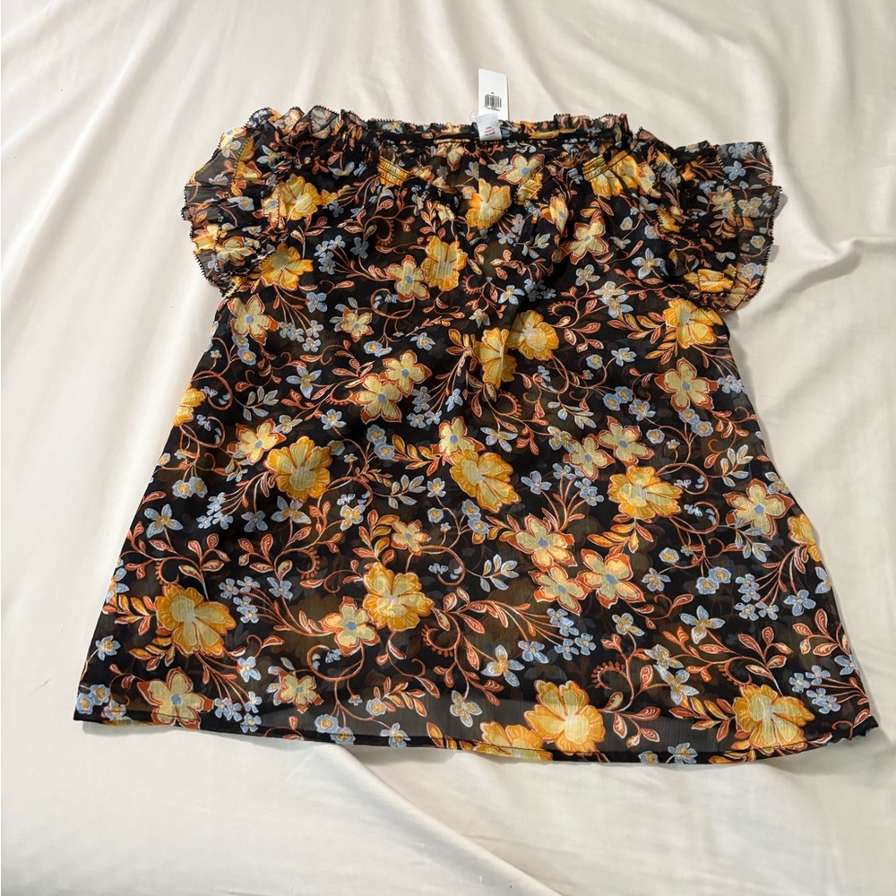 Old navy women’s medium blouse Floral Off-Shoulder Top. New with tags